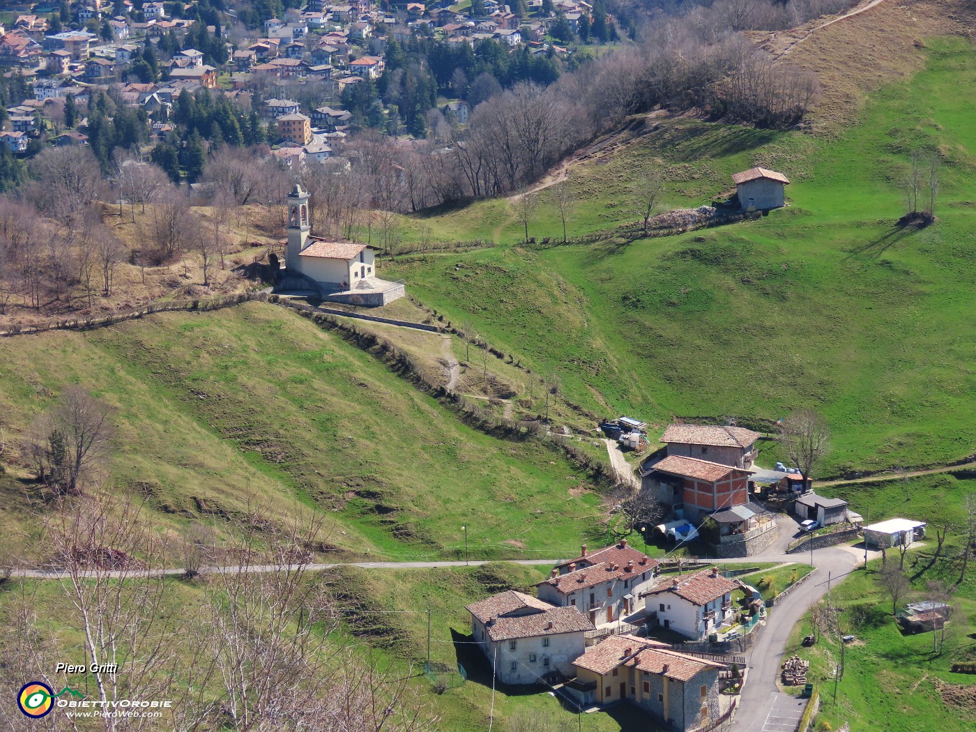 72 Bella vista su Salmezza e la Chiesa di San Barnaba .JPG